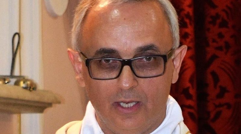 Il sacerdote accusato di abusi, sospeso dall’Ordine dei Giornalisti