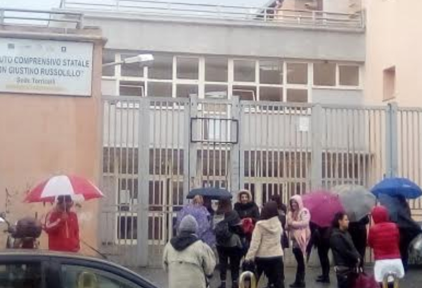 Napoli, chiude per inagibilità il plesso scolastico Torricelli di Pianura