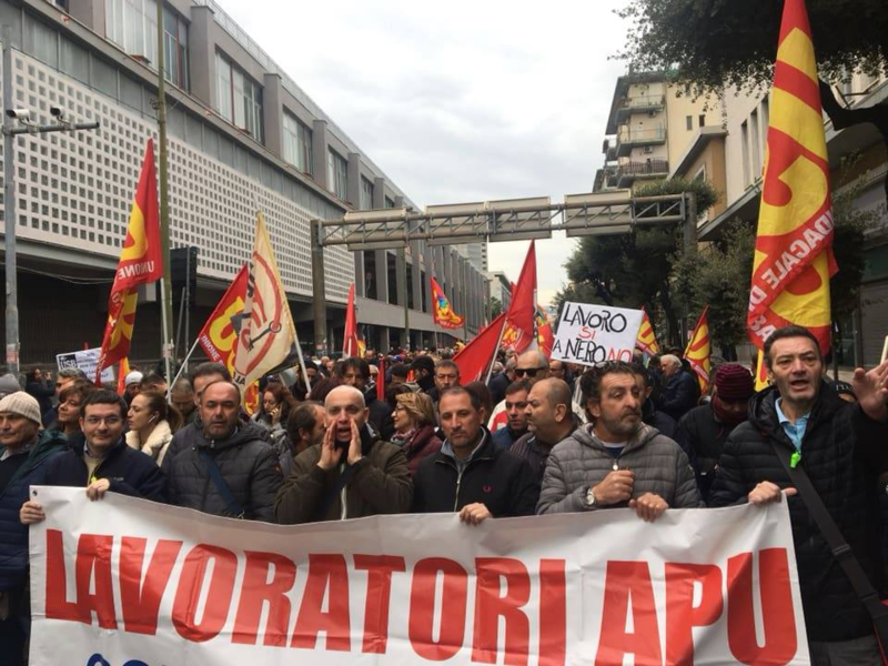 I deputati e i consiglieri regionali del Movimento 5 Stelle a sostegno dei lavoratori APU della Campania