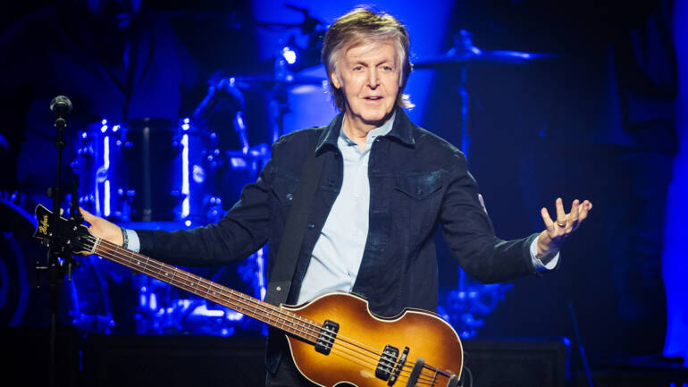 Paul McCartney a Piazza del Plebiscito. La prima tappa del tour italiano a Napoli il 10 giugno