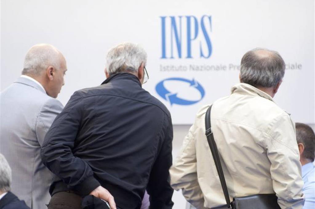 Coronavirus: Poste, pensioni accreditate il 27 aprile