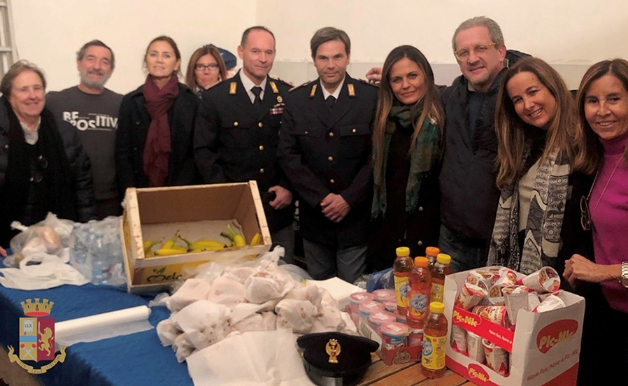 Napoli, devoluti in beneficenza bibite e snack sequestrati dalla polizia a Posillipo