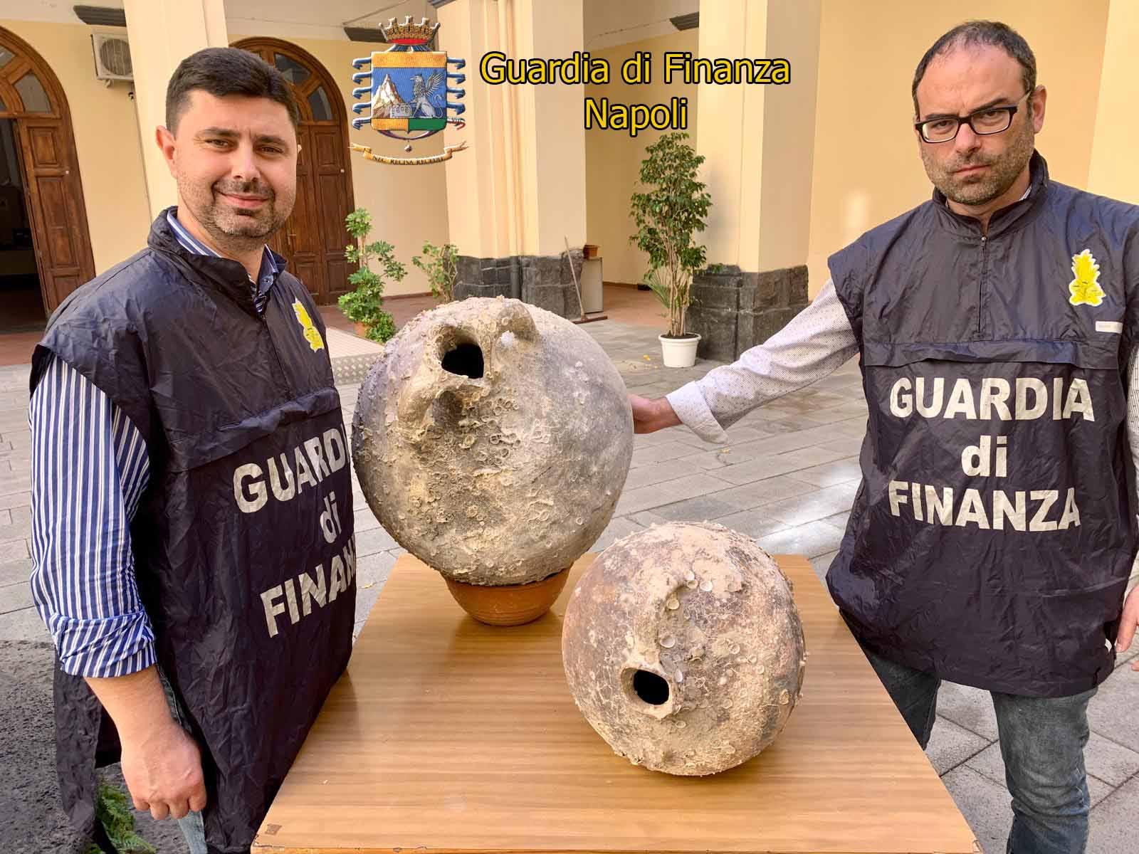 Torre del Greco, sequestrati reperti archeologici a casa di un imprenditore indagato per reati finanziari