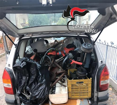 Quintali di rifiuti in auto, 54enne denunciato dai carabinieri