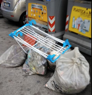 Napoli, protestano gli abitanti dei Colli Aminei: ‘Gli spazzini lasciano i rifiuti in strada’