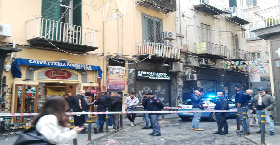 Tre agguati in poche ore a Napoli: torna il terrore della guerra tra i clan del centro storico