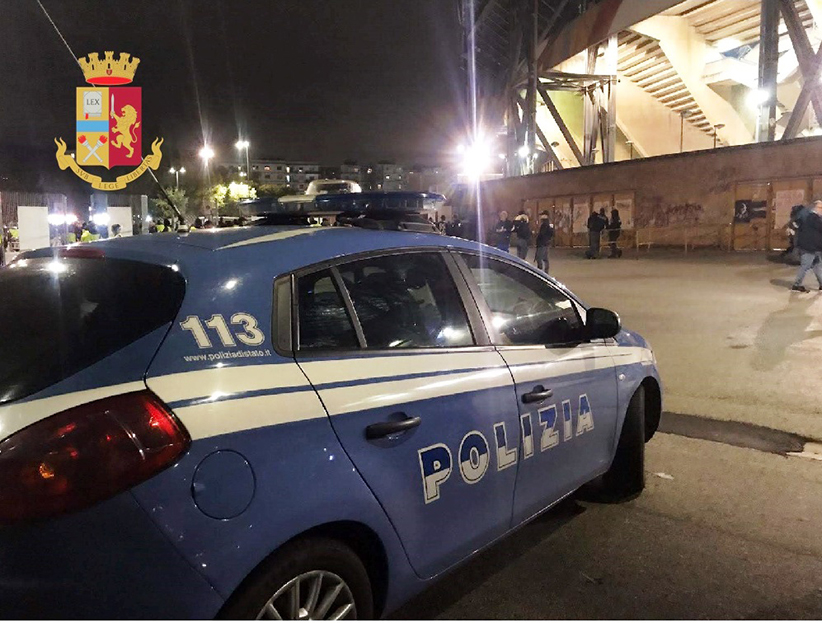 Napoli, il questore firma 21 Daspo per comportamenti incivili allo stadio e per condanne