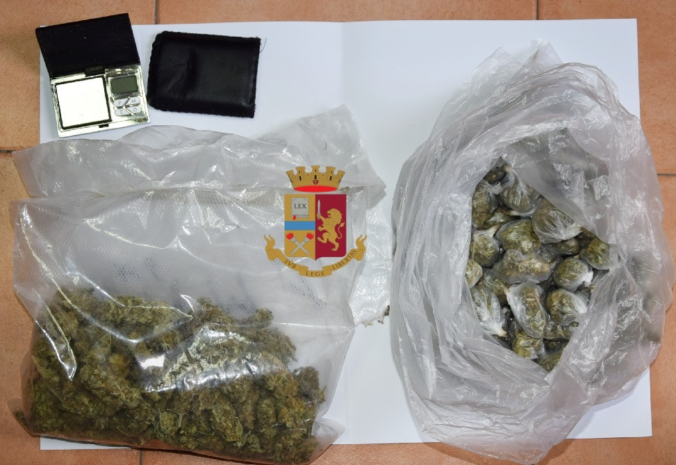 Torre del Greco, arrestato minorenne: aveva oltre 200 grammi di marijuana