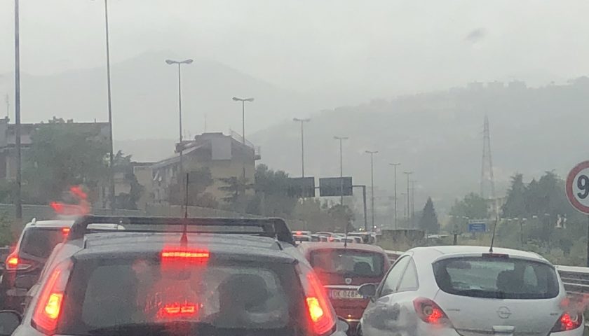 Maltempo, rallentamenti in autostrada sulla Salerno-Napoli a Nocera, Angri ed Ercolano