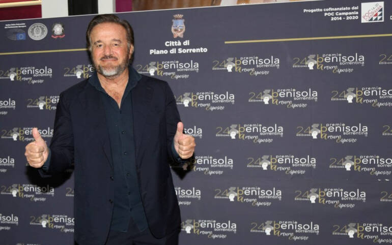 Christian De Sica ritorna a teatro tra aneddoti, canzoni e ricordi