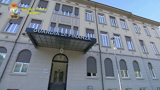 Frode fiscale a Bergamo, arrestari tre imprenditori e un avvocato