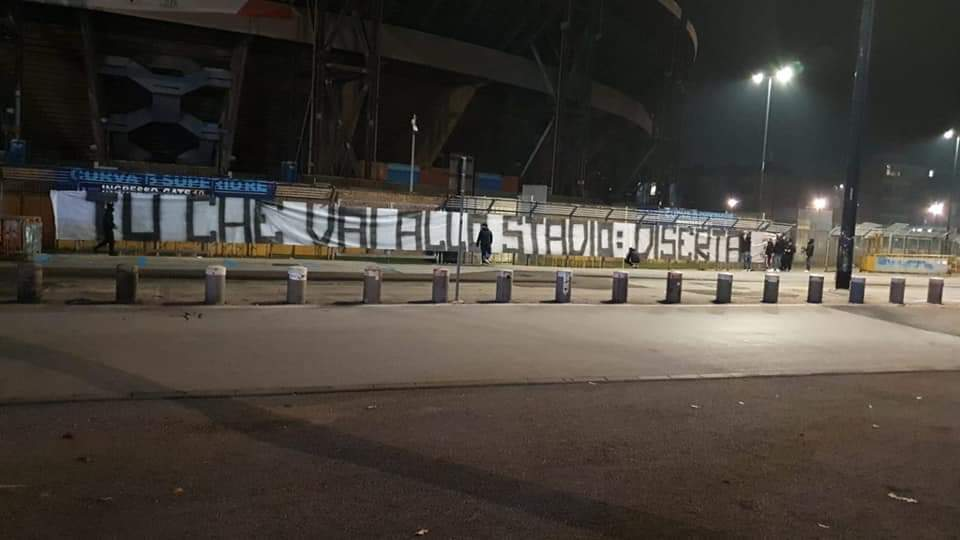Napoli; striscioni protesta ultras,disertate lo stadio