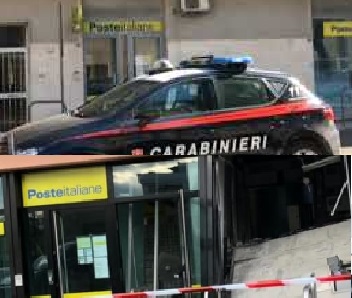 Esplosione nell’Agro Aversano, bomba contro un bancomat: ladri in fuga col bottino