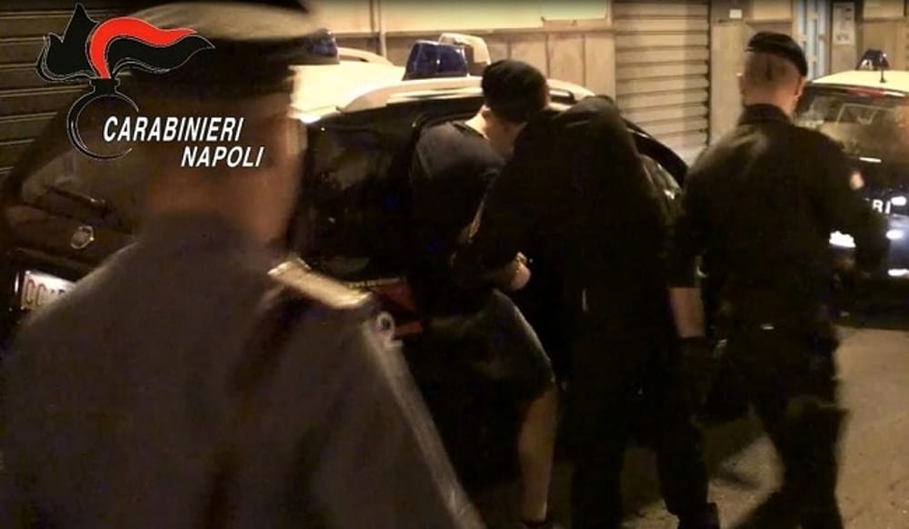 Casoria, coltellate a un carabiniere intervenuto dopo una lite in famiglia: arrestato 43enne