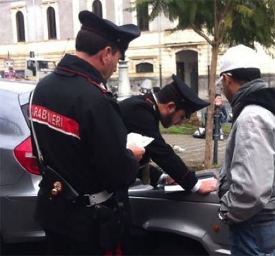 Denunciati 25 parcheggiatori abusivi tra Napoli e Pozzuoli