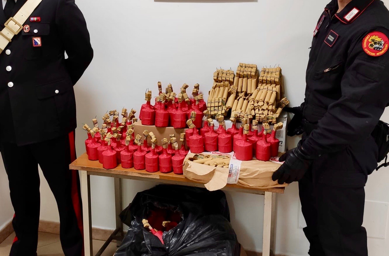Casalnuovo, aveva 40 chilogrammi di botti proibiti: arrestato 24enne