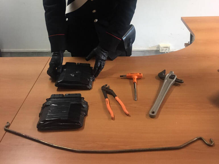 Napoli, fermata la baby gang dei ladri di auto