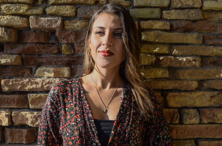 ‘In punta di piedi’, il nuovo singolo della cantautrice campana Cristina Cafiero