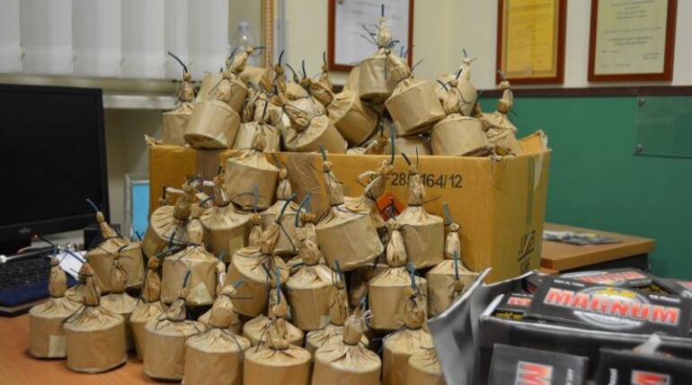La Finanza sequestra oltre una tonnellata di botti illegali: 2 arresti