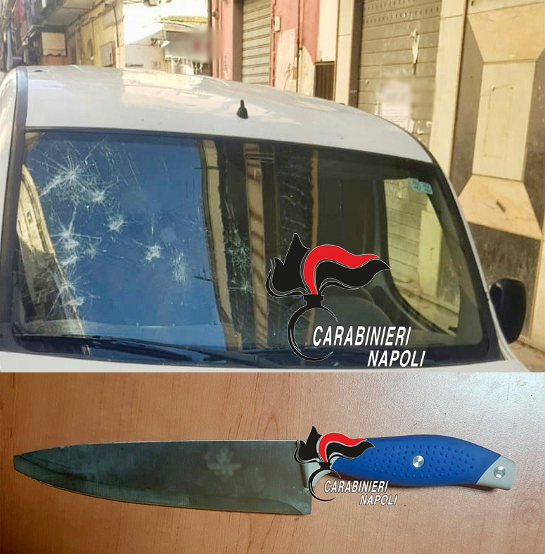 Napoli, minaccia passanti e danneggia auto con coltellaccio: arrestato giovane migrante
