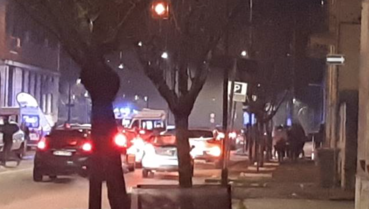 Due auto distrutte e quattro feriti è il bilancio di un incidente avvenuto nella notte a Vietri sul Mare, lungo la strada statale 18