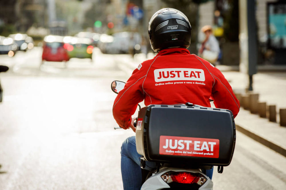 Natale Solidale: con Just Eat si può ordinare un ‘pranzo sospeso’ per i bisognosi