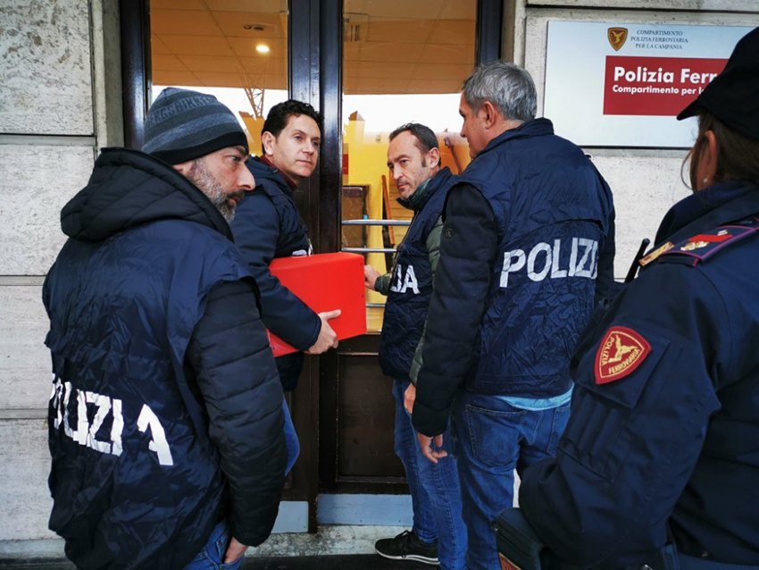 Operazione Alto Impatto nelle stazioni ferroviarie della Campania: 522 persone controllate, denunciati 3 venditori abusivi