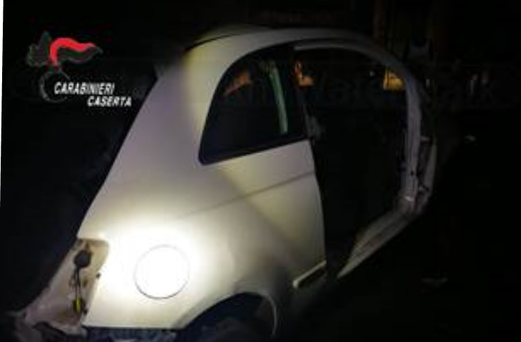 Sorpresi a smontare auto rubate: i carabinieri di Trentola Duecenta arrestano 4 italiani