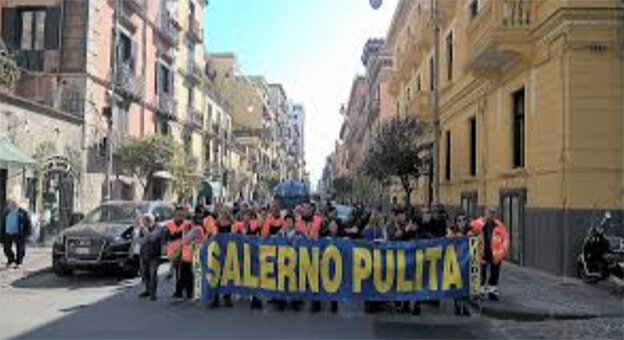 Il Comune conferma ‘esubero di 42 lavoratori’ a Salerno pulita: il sindacato prepara una catena di scioperi