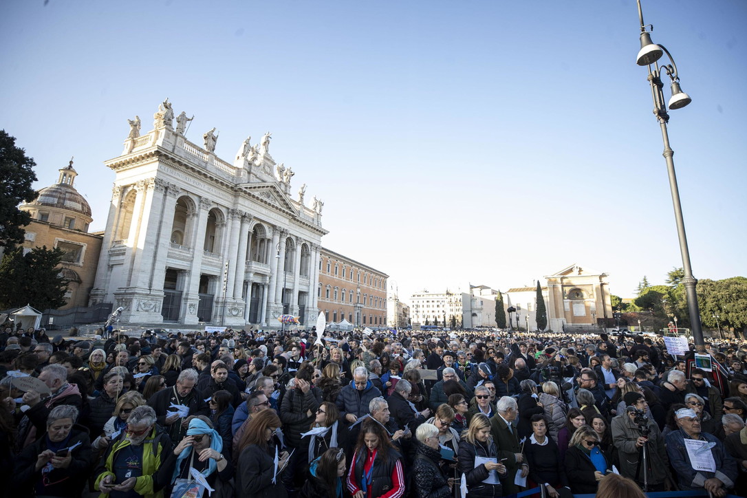 Migliaia di Sardine in piazza San Giovanni a Roma: ‘Siamo i partigiani del 2020’
