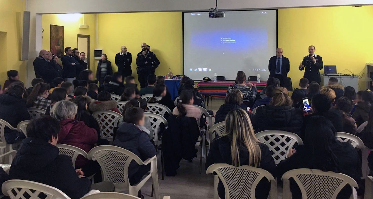 Napoli, carabinieri tengono lezioni di legalità nelle scuole del rione Villa