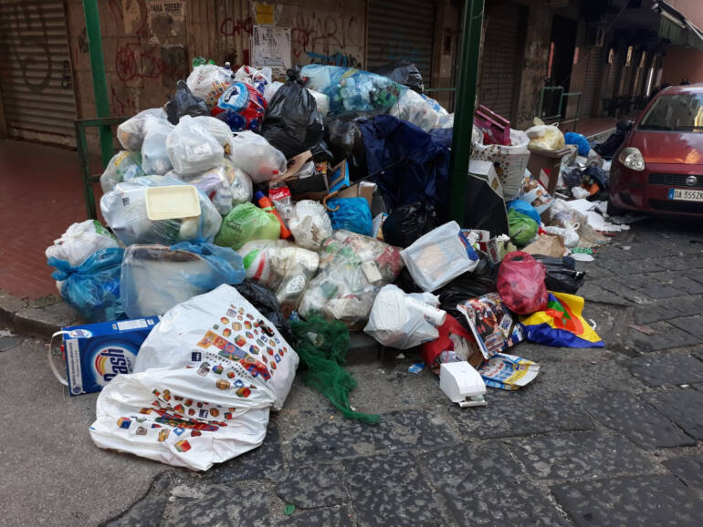 Pianura, scoperte e sequestrate 2 discariche abusive