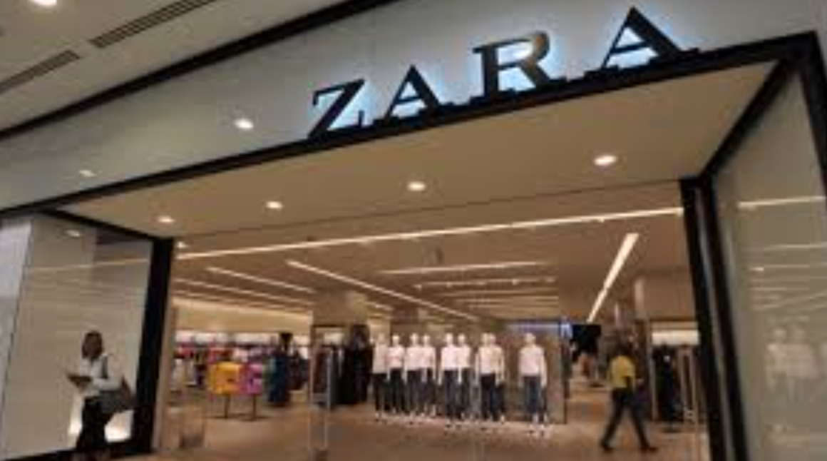 Ruba 20 capi di abbigliamento dal negozio Zara al Centro Campania: arrestata rumena