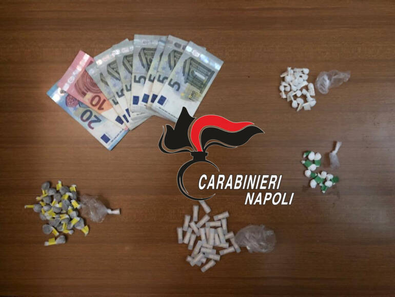 Napoli, pusher spacciava allo Chalet Baku: arrestato