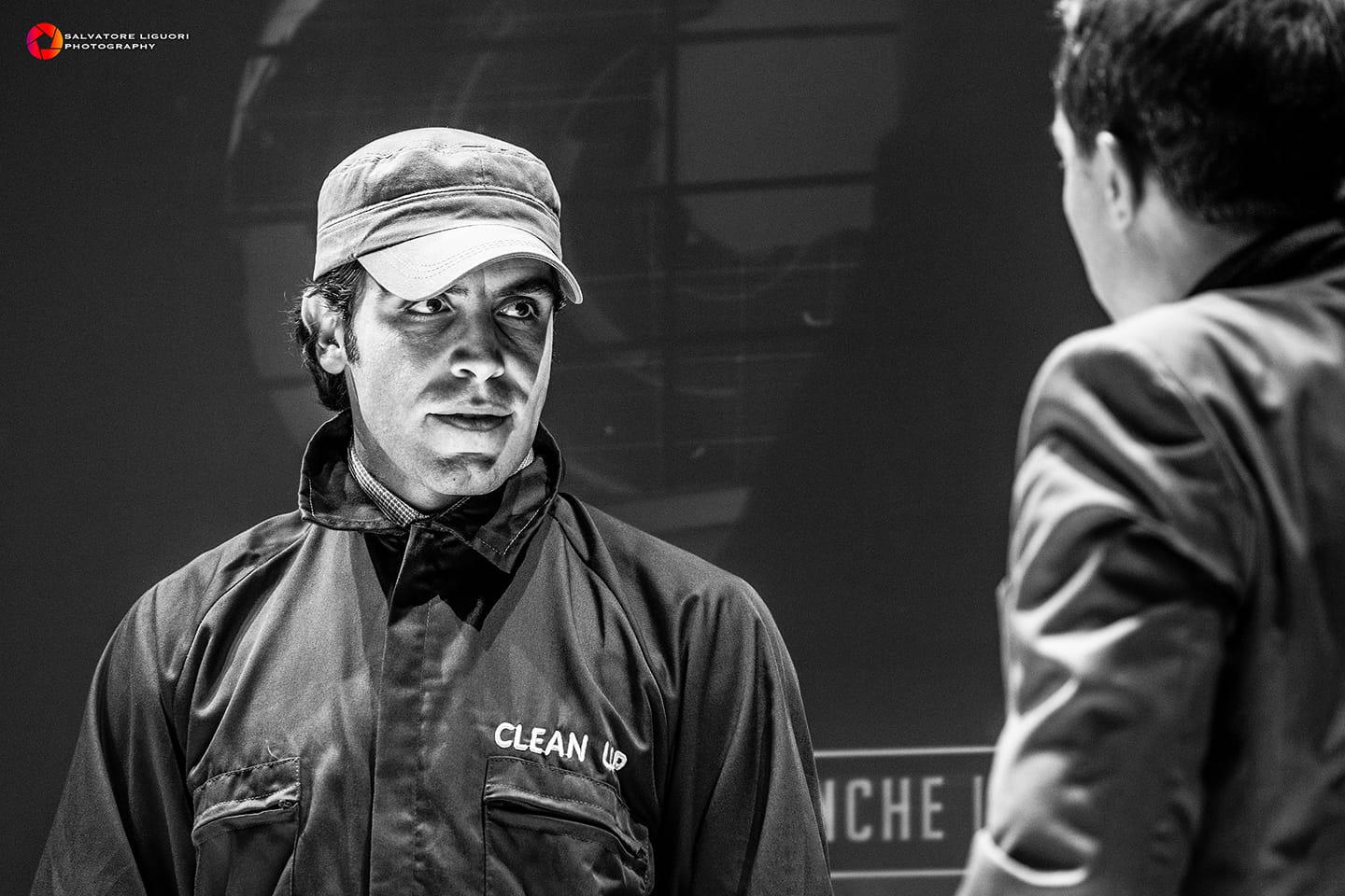 ‘Wet Floor’ al Piccolo Bellini di Napoli. Un testo di Fabio Pisano per la regia di Lello Serao