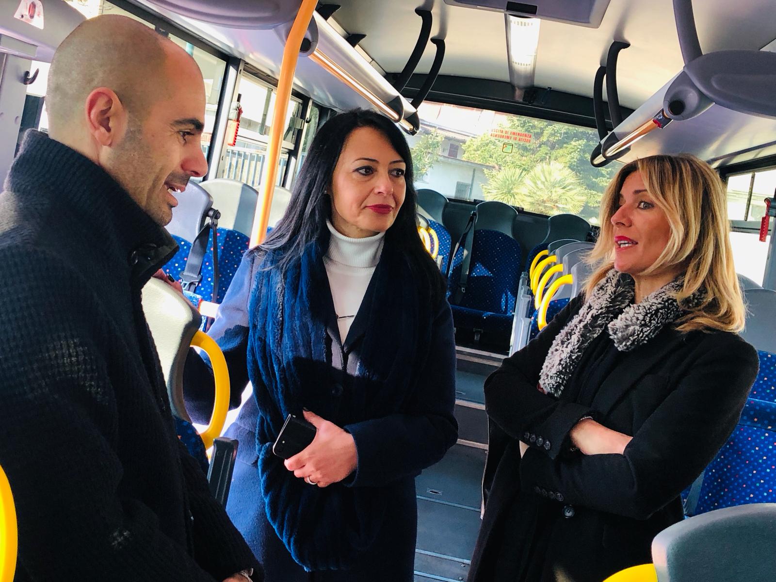 La Regione Campania consegna 10 nuovi bus alle linee Clp