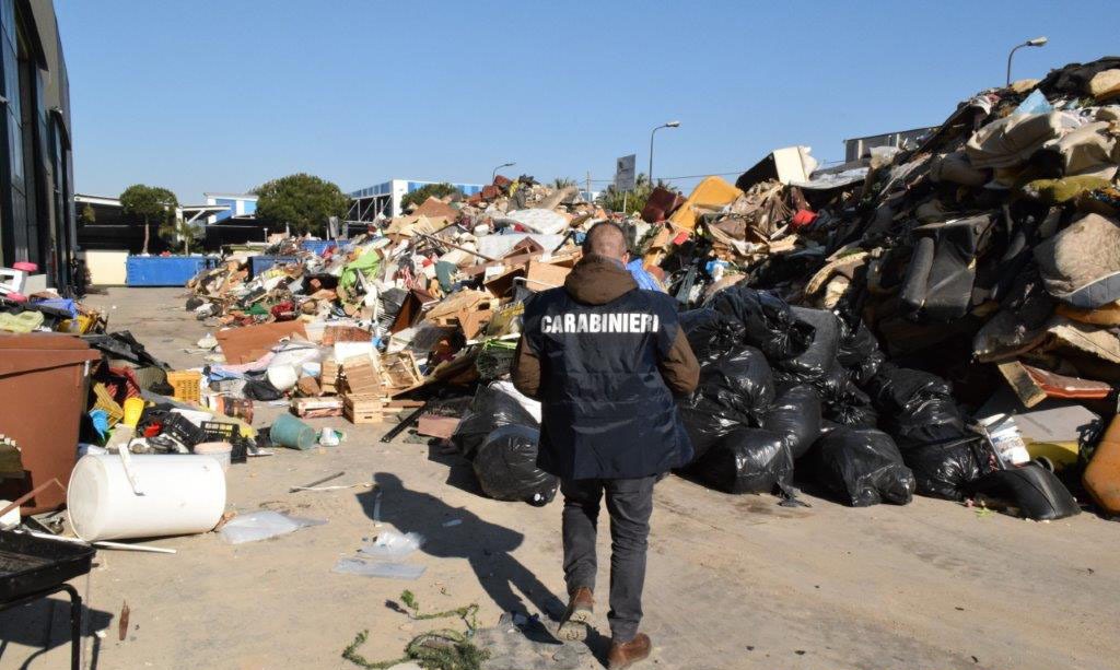Troppi rifiuti stoccati, sequestrato sito a Giugliano