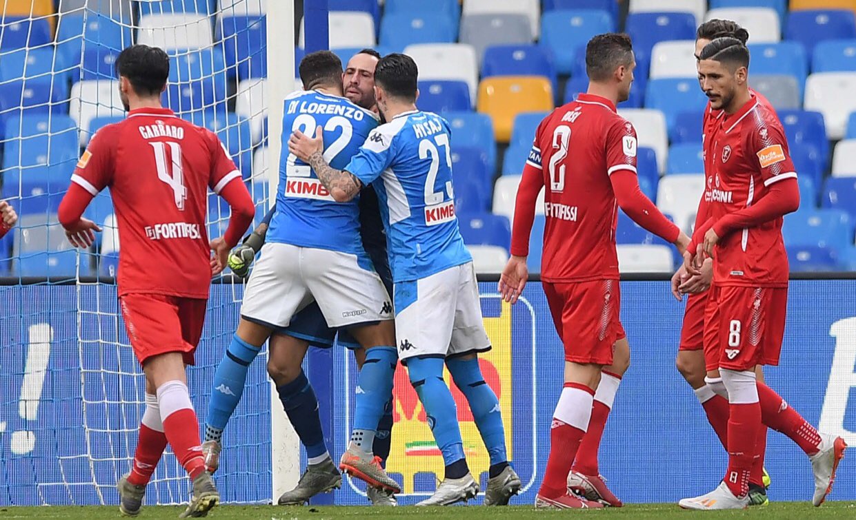 Napoli ai quarti di Coppa, una doppietta di Insigne su rigore per battere il Perugia