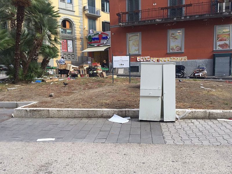 Napoli: che fine ha fatto la targa di largo Renato Carosone?