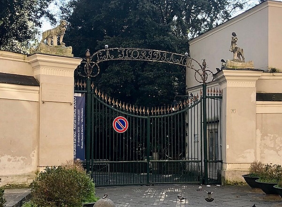 Napoli, villa Floridiana: cancelli sbarrati da un mese
