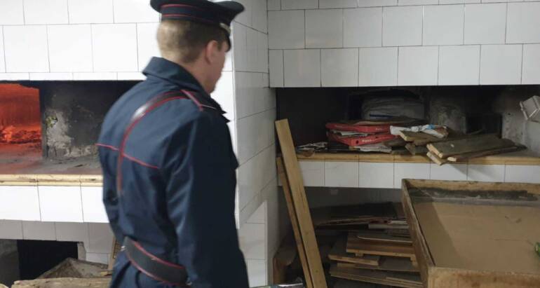 Sicurezza alimentare, controlli dei carabinieri a Napoli e provincia: oltre 200 chili di pane e 50 chili di carciofi sequestrati