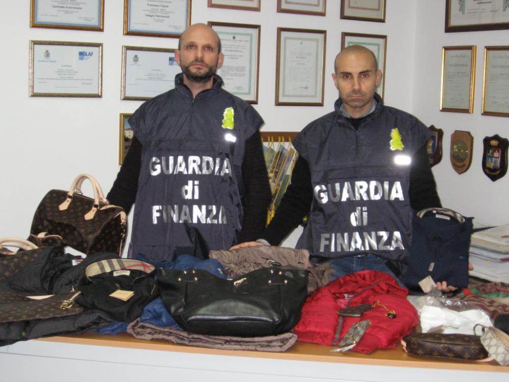 Sequestrati capi griffati per oltre 4 milioni di euro: 35 denunciati