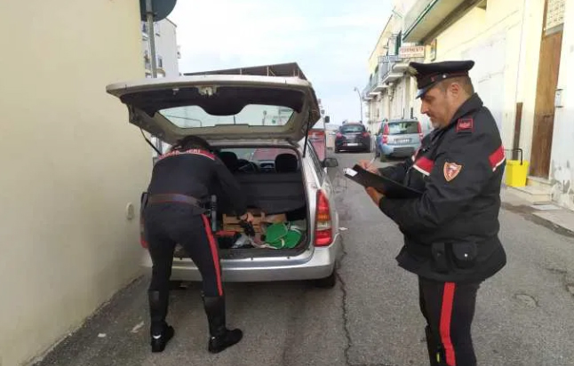 Salerno, arrestata giovane mamma sorpresa in auto con un etto tra hashish e cocaina: aveva anche il reddito di cittadinanza