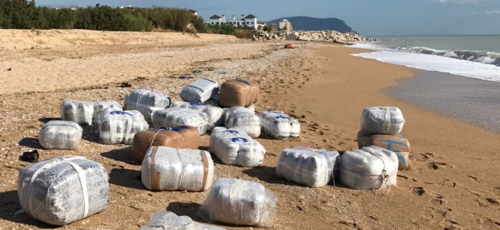 Due sub trovati morti e su una spiaggia di Cefalù recuperati carichi di droga