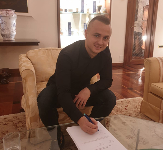 Il Napoli annuncia la firma di Lobotka: contratto di 4 anni