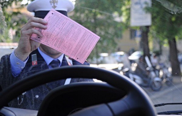 Mugnano, continua la lotta alla sosta selvaggia messa in campo dall’amministrazione Sarnataro: multate 15 auto