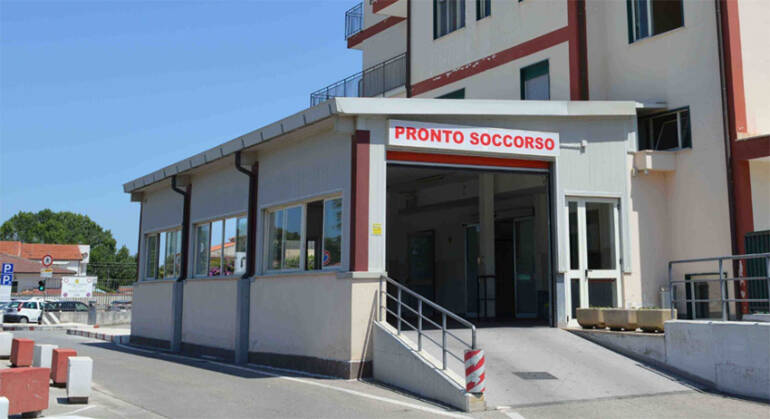 Perde il controllo della moto e si schianta: grave 18enne del Casertano