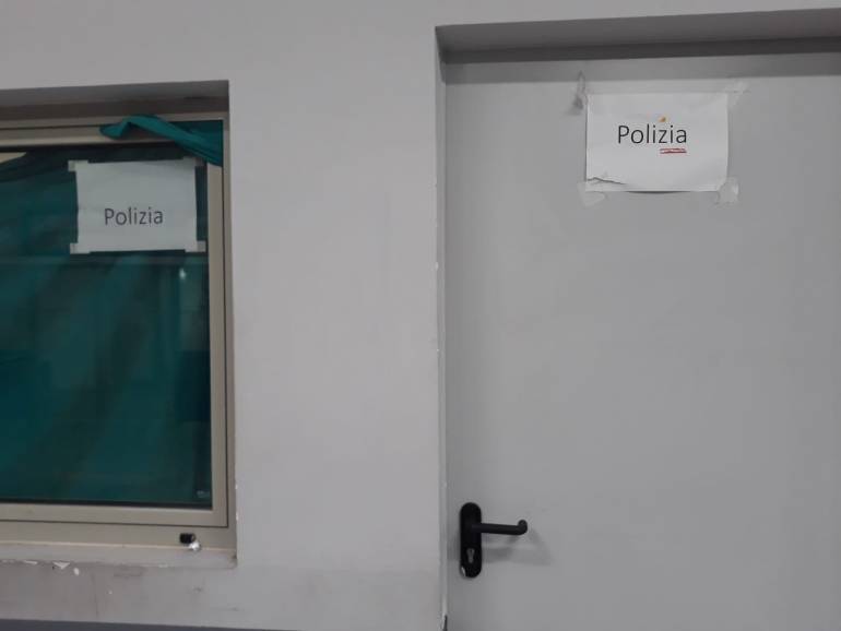 Strutture adibite per la Polizia nei pronto soccorso restano vuote. Borrelli: ‘Mettiamo il presidio di Polizia all’ospedale del Mare visto che è tutto pronto’
