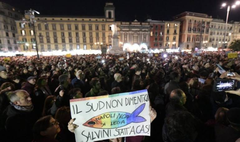 Le Sardine: ‘Ora torniamo dietro le quinte fino a Scampia’