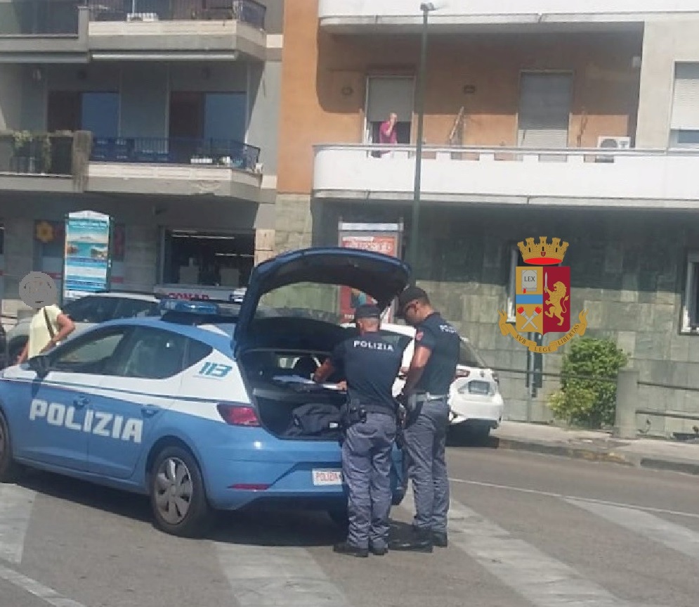 Napoli, trovate 145 auto in sosta vietata nel centro storico